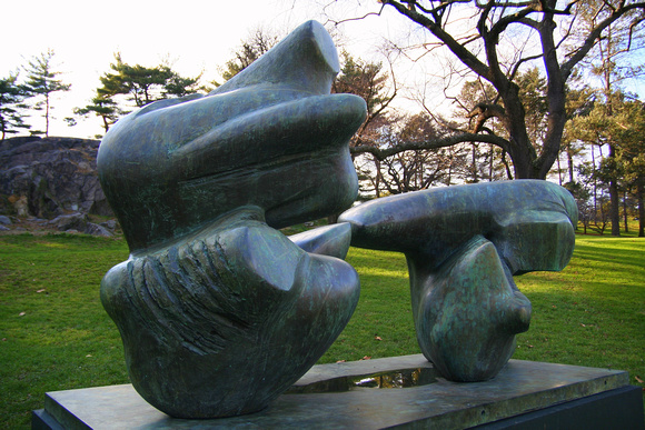 Two Piece Reclining Figure: Points (1969)